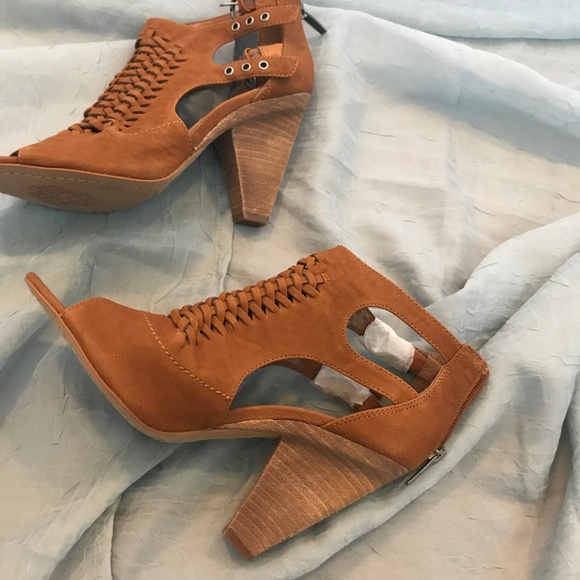 Vince Camuto Shoes - Picture 5 of 5